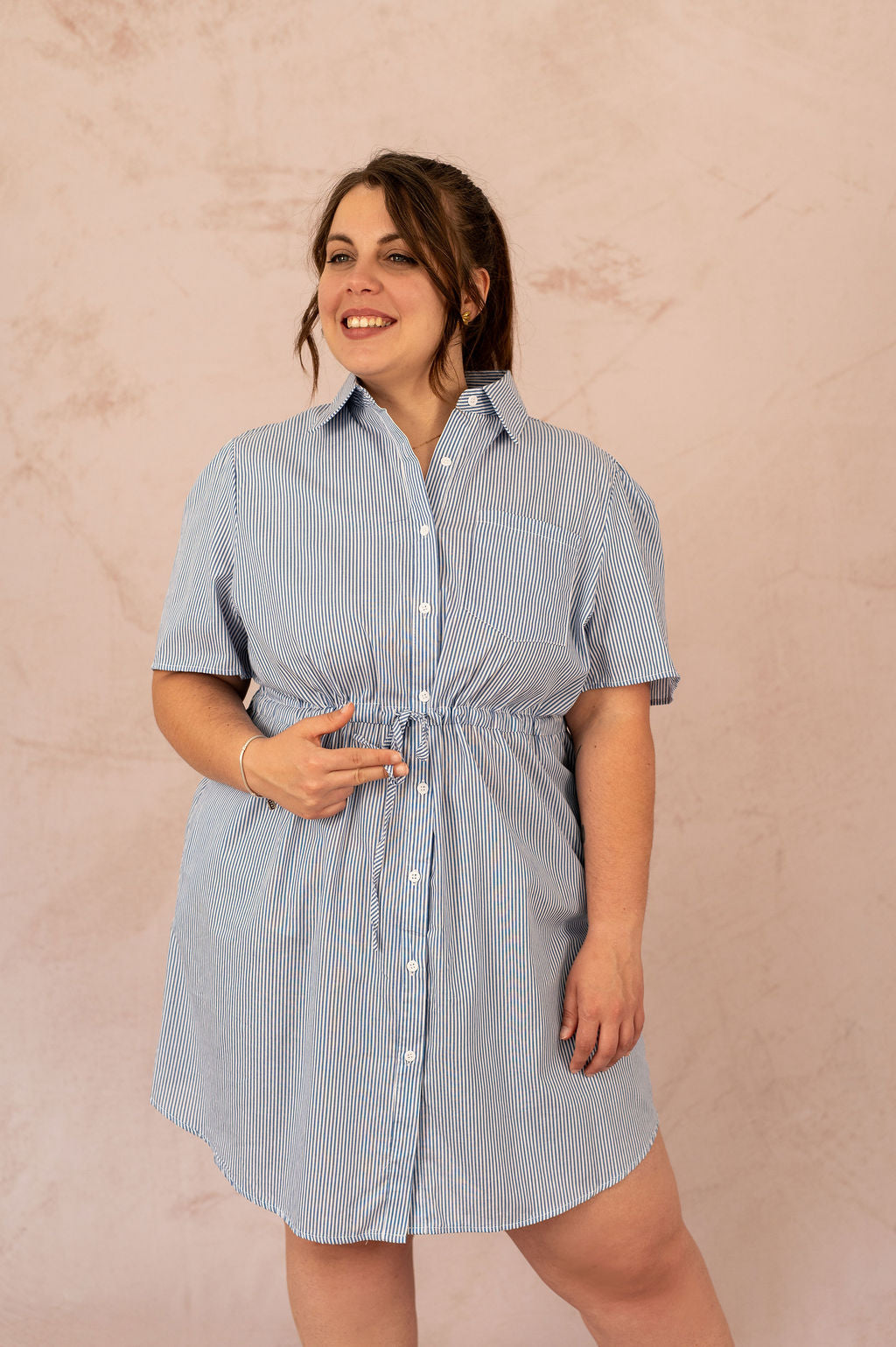 Robe chemise rayée - Robe Marina, vue rapprochée avec détail taille élastiquée