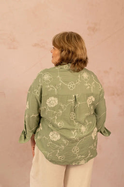 Chemise ample avec fleurs brodées - Chemise Joyna - grande taille -  LAÏLLA