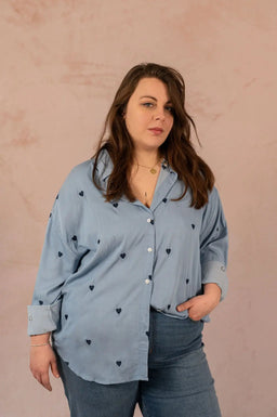 Chemise avec coeurs brodés - Chemise Marta - grande taille -  LAÏLLA