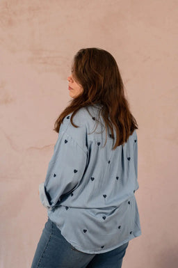 Chemise avec coeurs brodés - Chemise Marta - grande taille -  LAÏLLA