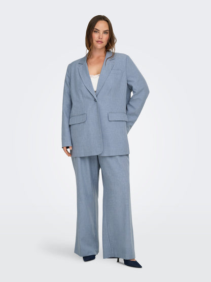 tenue de mariage femme grande taille élégante en ensemble blazer pantalon et gilet bleu clair