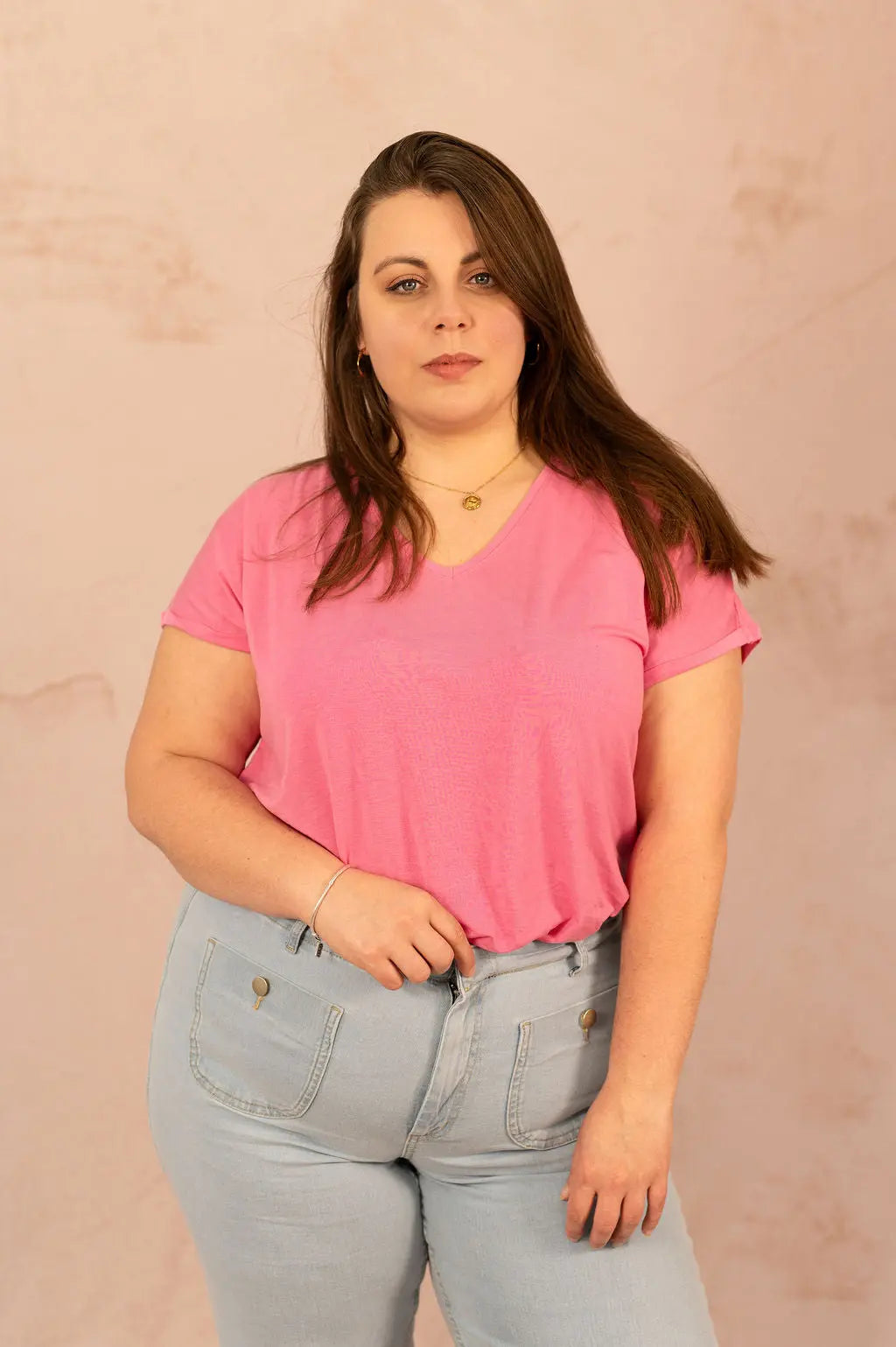 T-shirt fluide manches courtes en col V - T-shirt Basic - grande taille -  LAÏLLA