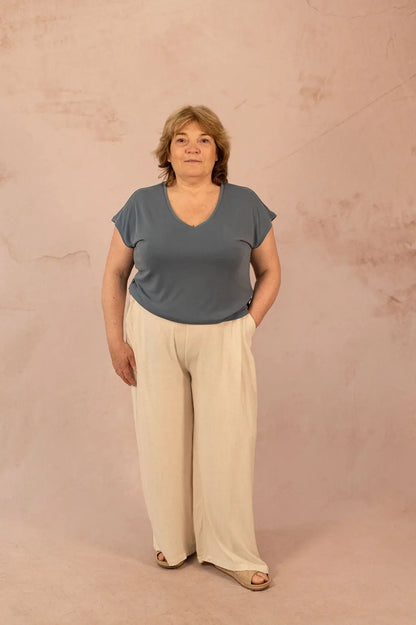 T-shirt fluide manches courtes en col V - T-shirt Basic - grande taille -  LAÏLLA