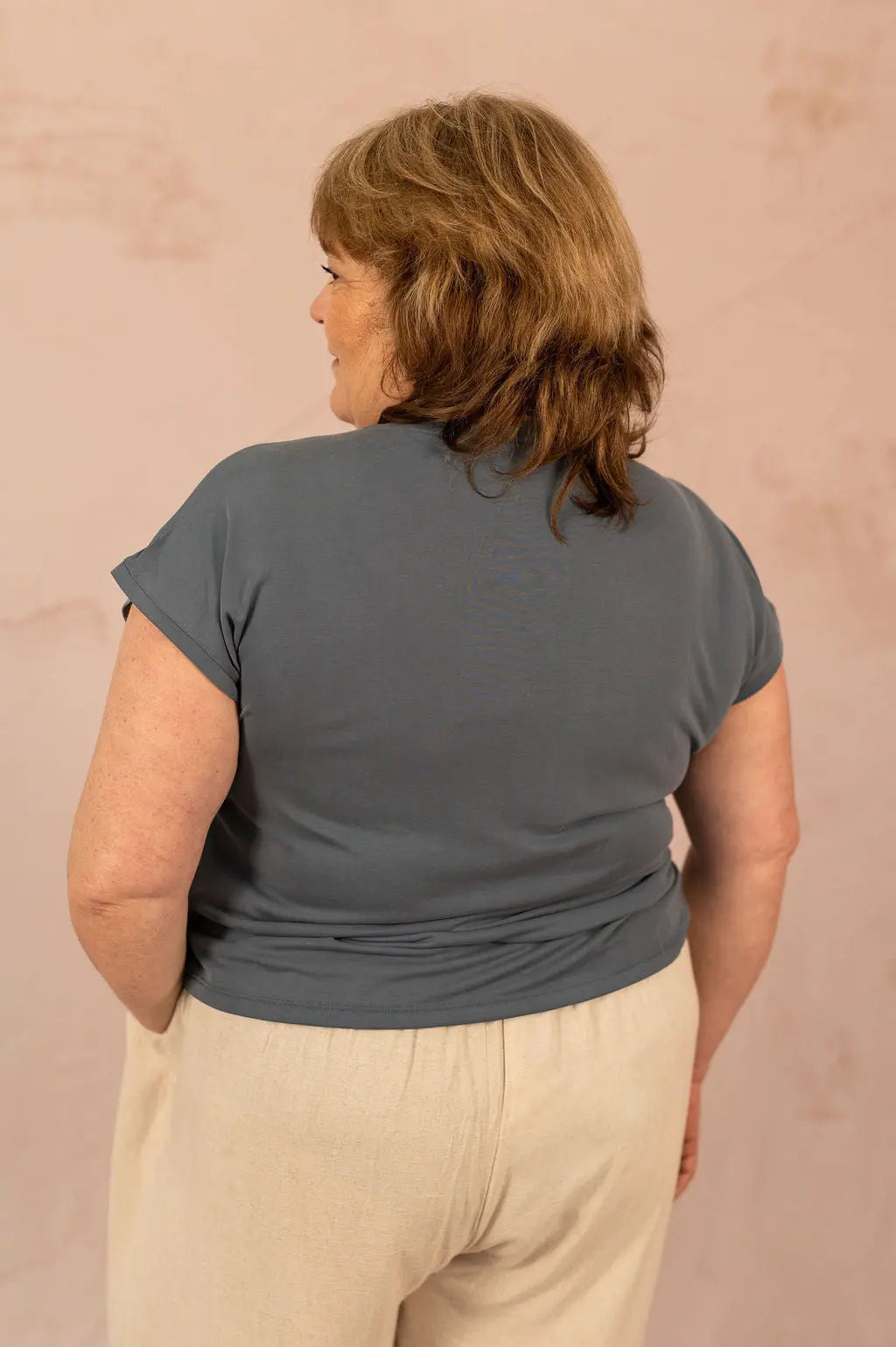 T-shirt fluide manches courtes en col V - T-shirt Basic - grande taille -  LAÏLLA