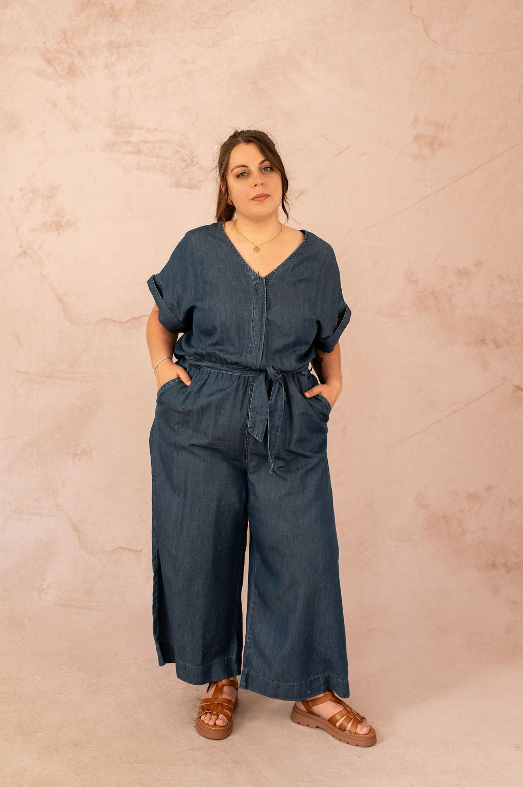 Combinaison pantalon grande taille en jean léger, coupe ample et moderne