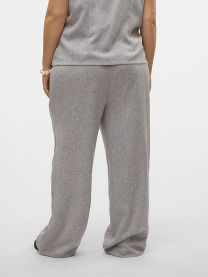 Pantalon Tammi droit de tailleur gris vu de dos, coupe large et confortable