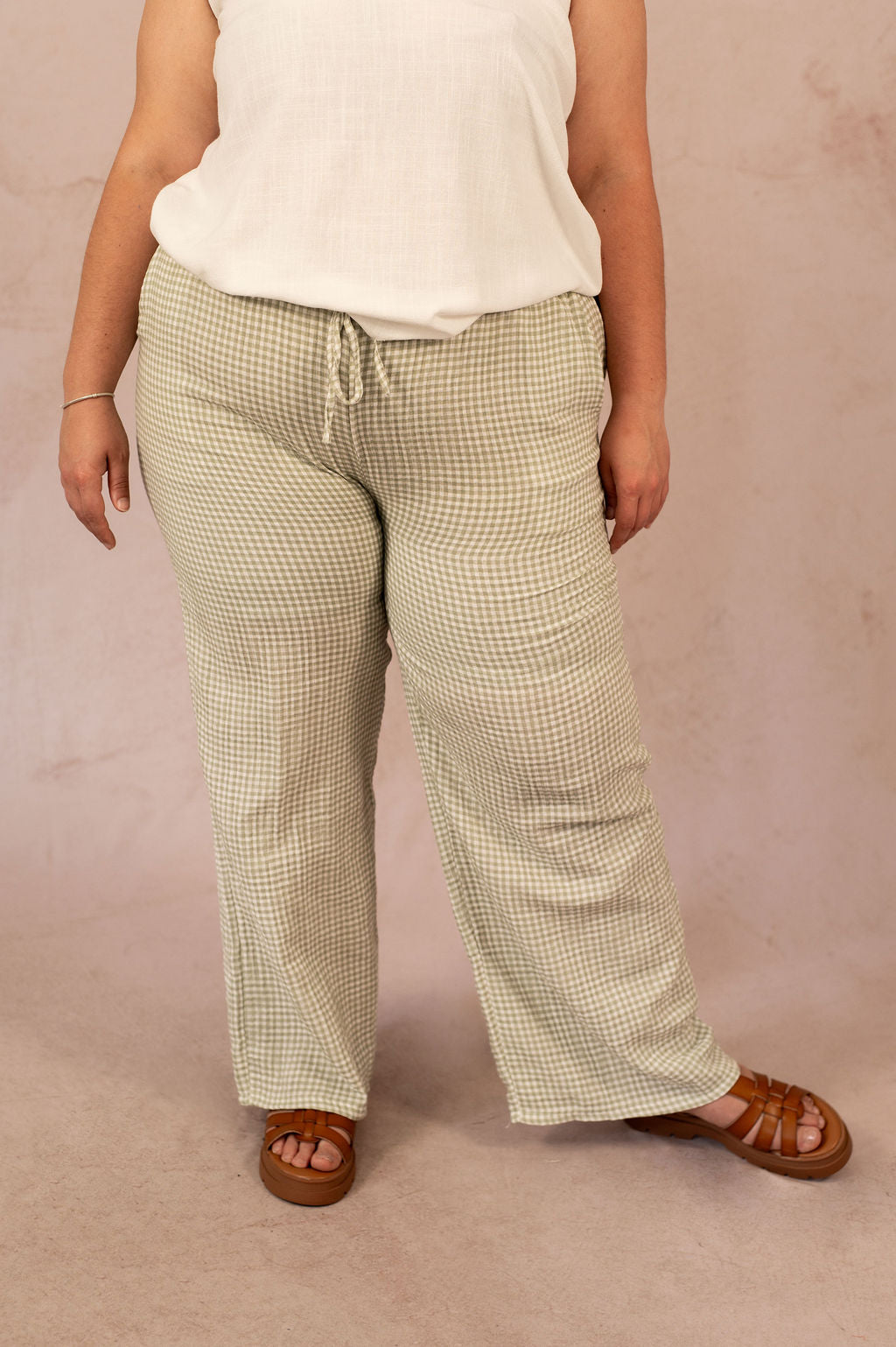 Profil du pantalon grande taille à carreaux kaki – Pantalon Vicky