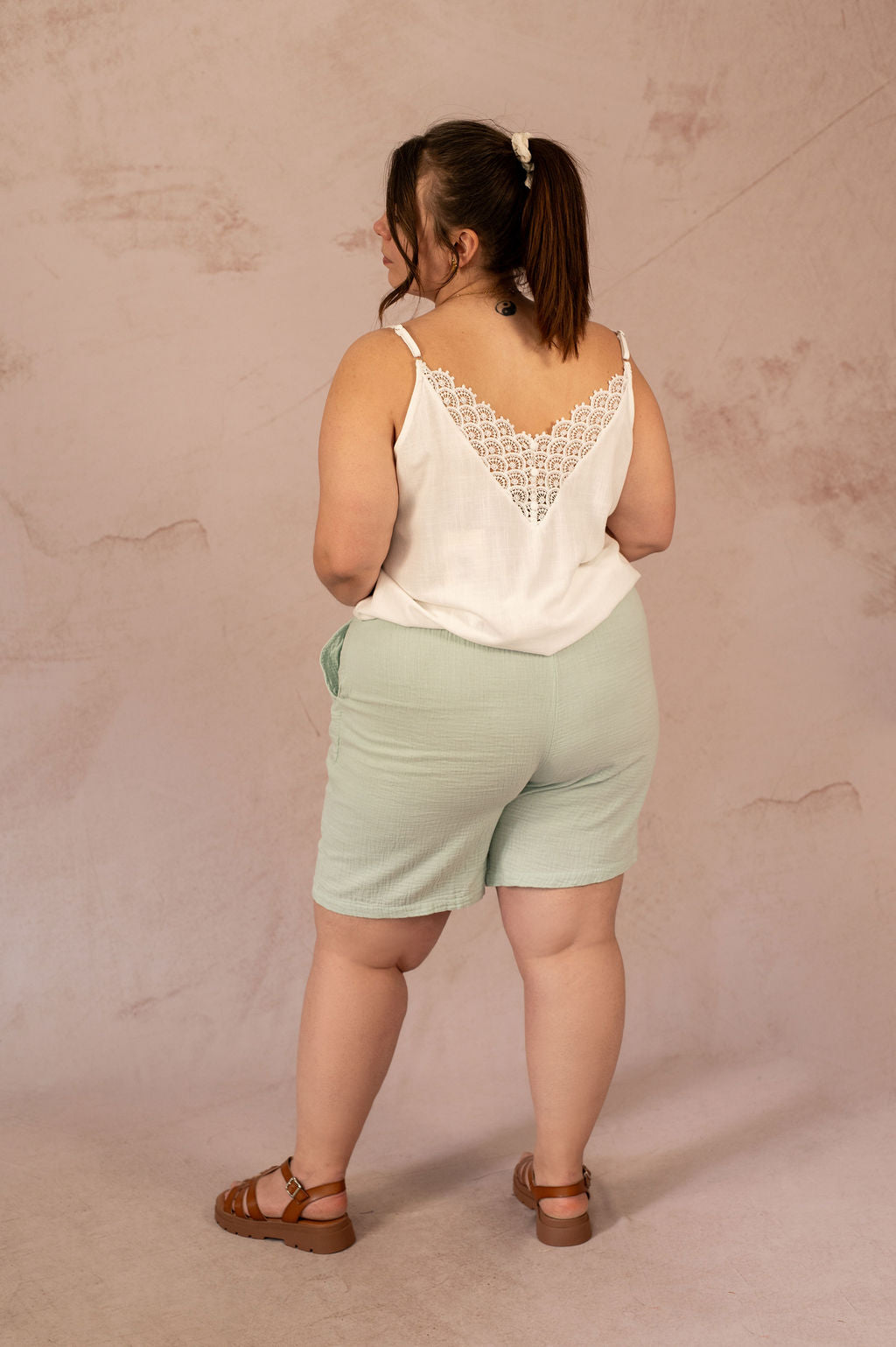 Short Thyra vert en gaze de coton – vue dos