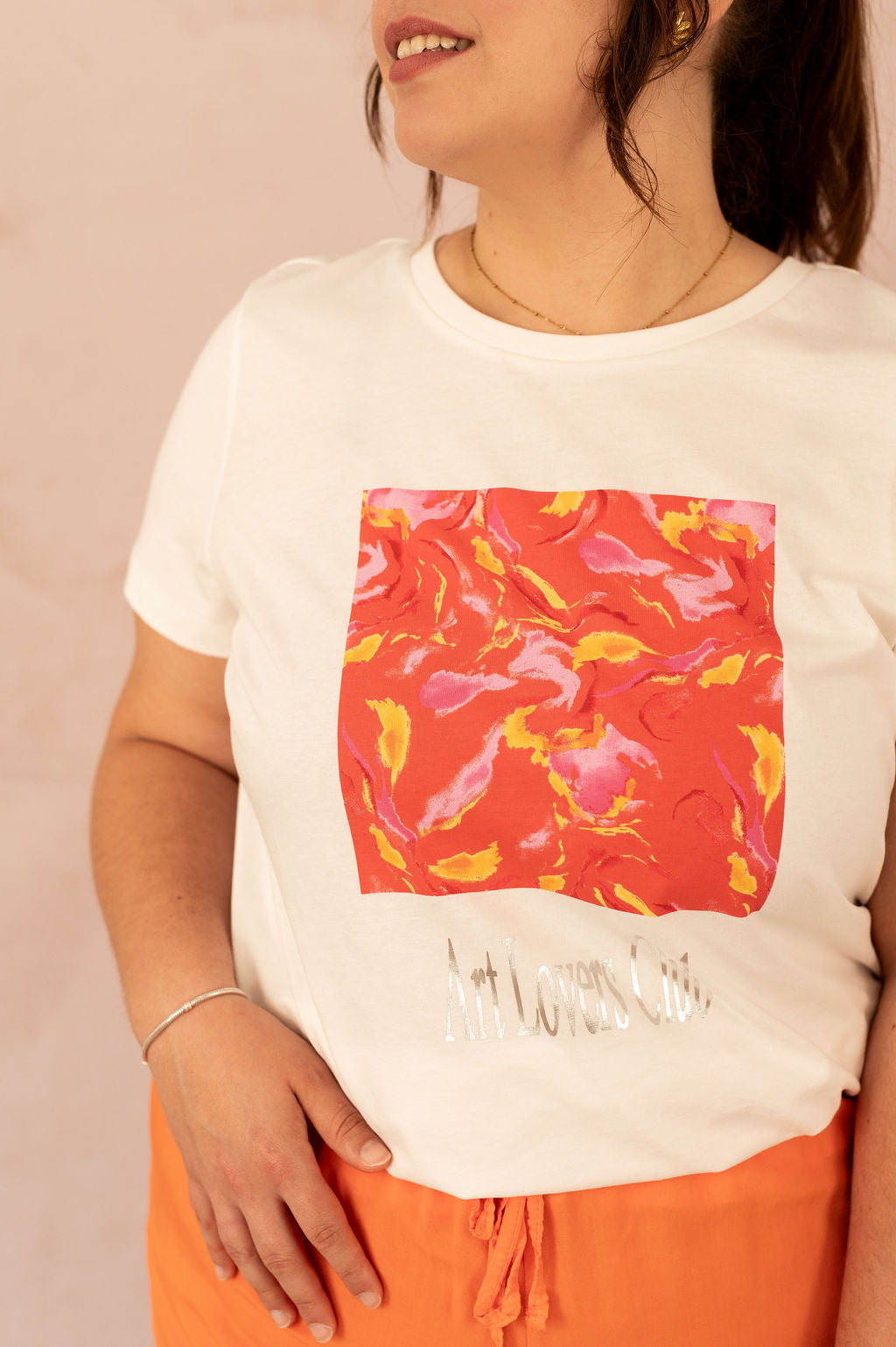 T-shirt grande taille coupe droite avec motif arty et col rond